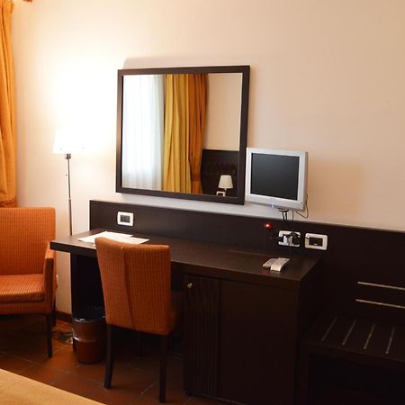 Beach Hotel Eurovil Predore Exterior foto