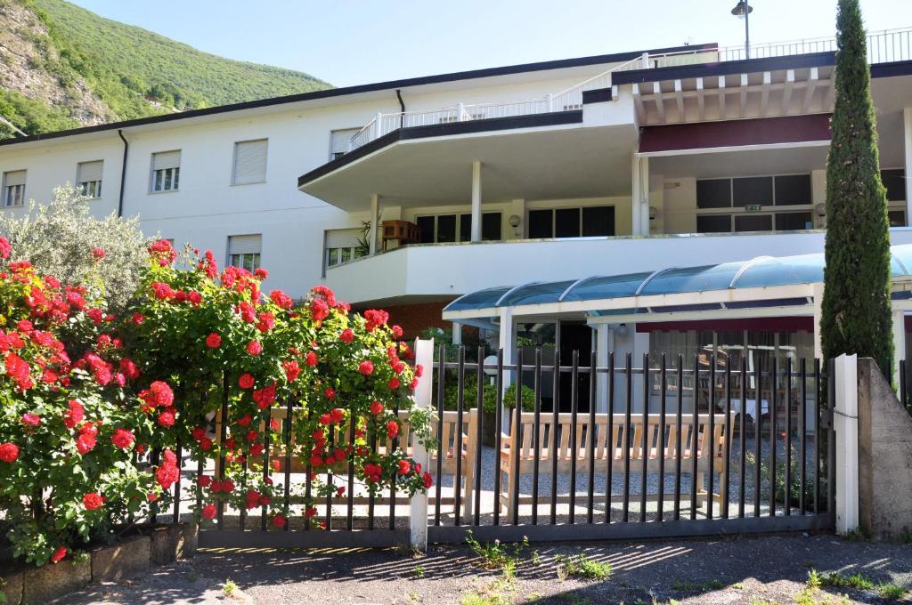 Beach Hotel Eurovil Predore Exterior foto