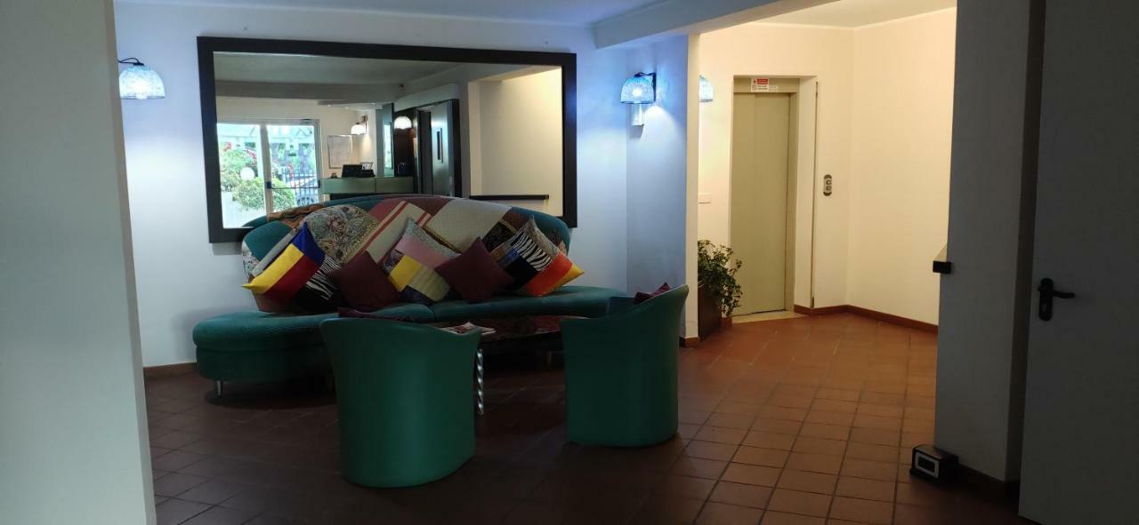 Beach Hotel Eurovil Predore Exterior foto
